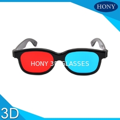 Πλαστικά κόκκινα και μπλε τρισδιάστατα γυαλιά για τον κινηματογράφο και το περιοδικό