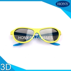 Ενήλικος παθητικός γραμμικός πολωμένος φακός γυαλιών κινηματογράφων τρισδιάστατος με το μπλε/κίτρινο χρώμα