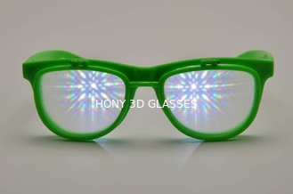 Πράσινα γυαλιά διάθλασης πλαισίων πλαστικά, κτύπημα επάνω στα γυαλιά πυροτεχνημάτων